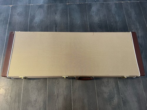 Tweed guitar case - guitar, case.